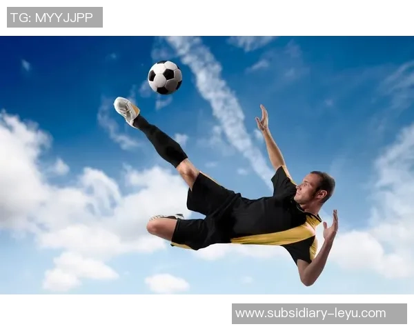 踢足球的男生在生活中通常喜欢哪些活动和兴趣爱好